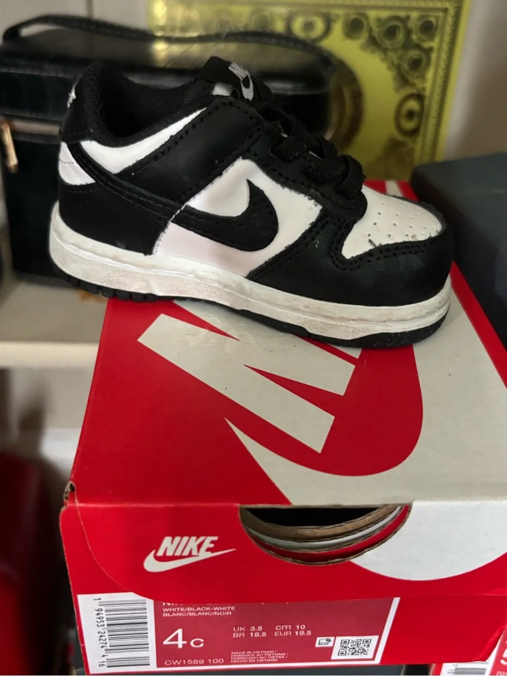 Nike Kids Black and White Low-Top Sneaker — Classic Contrast